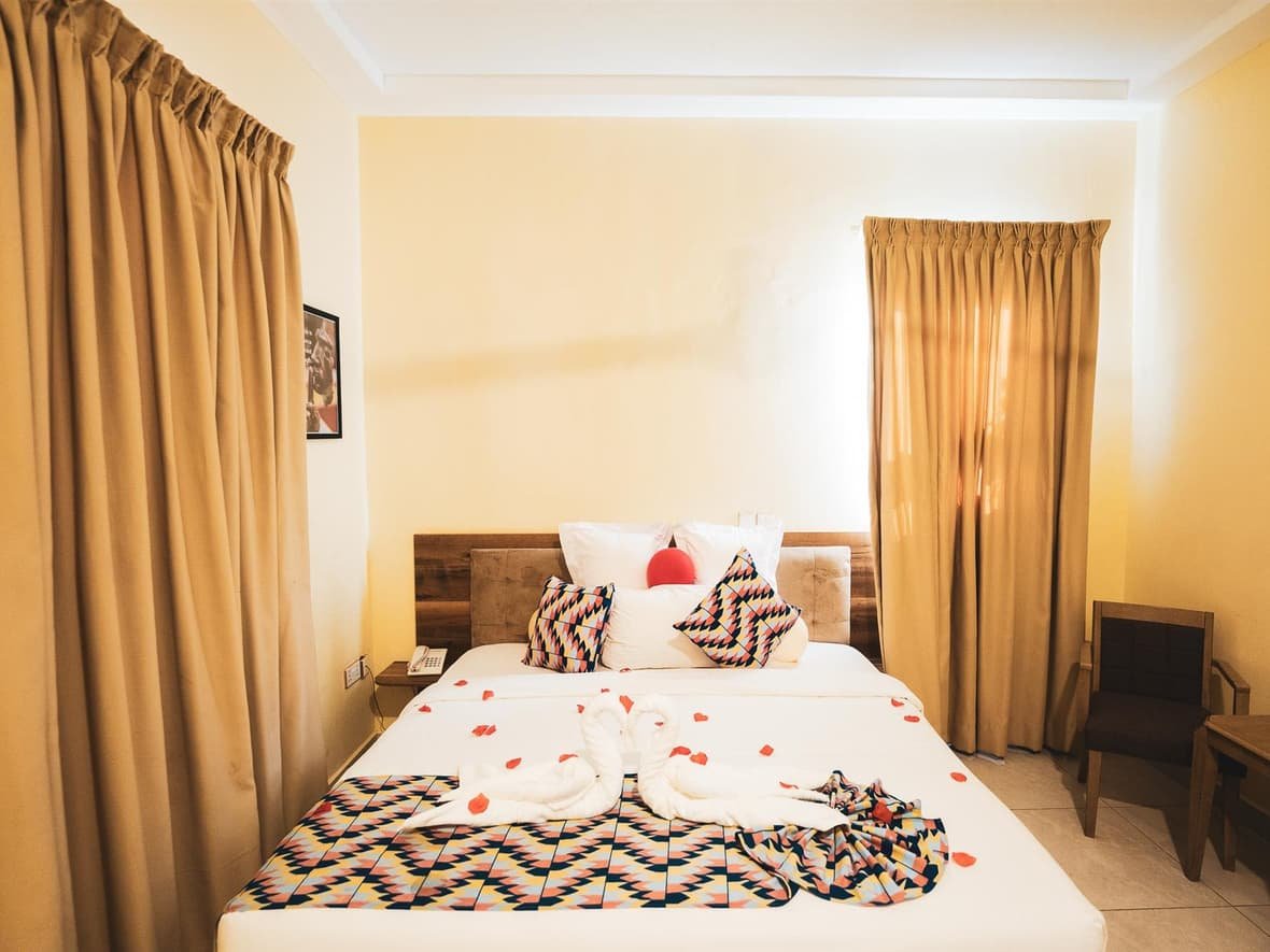 A Beachview Deluxe bedroom, queen bed beside the window