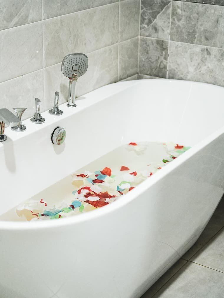 The jacuzzi in the Executive Beach View Chalet