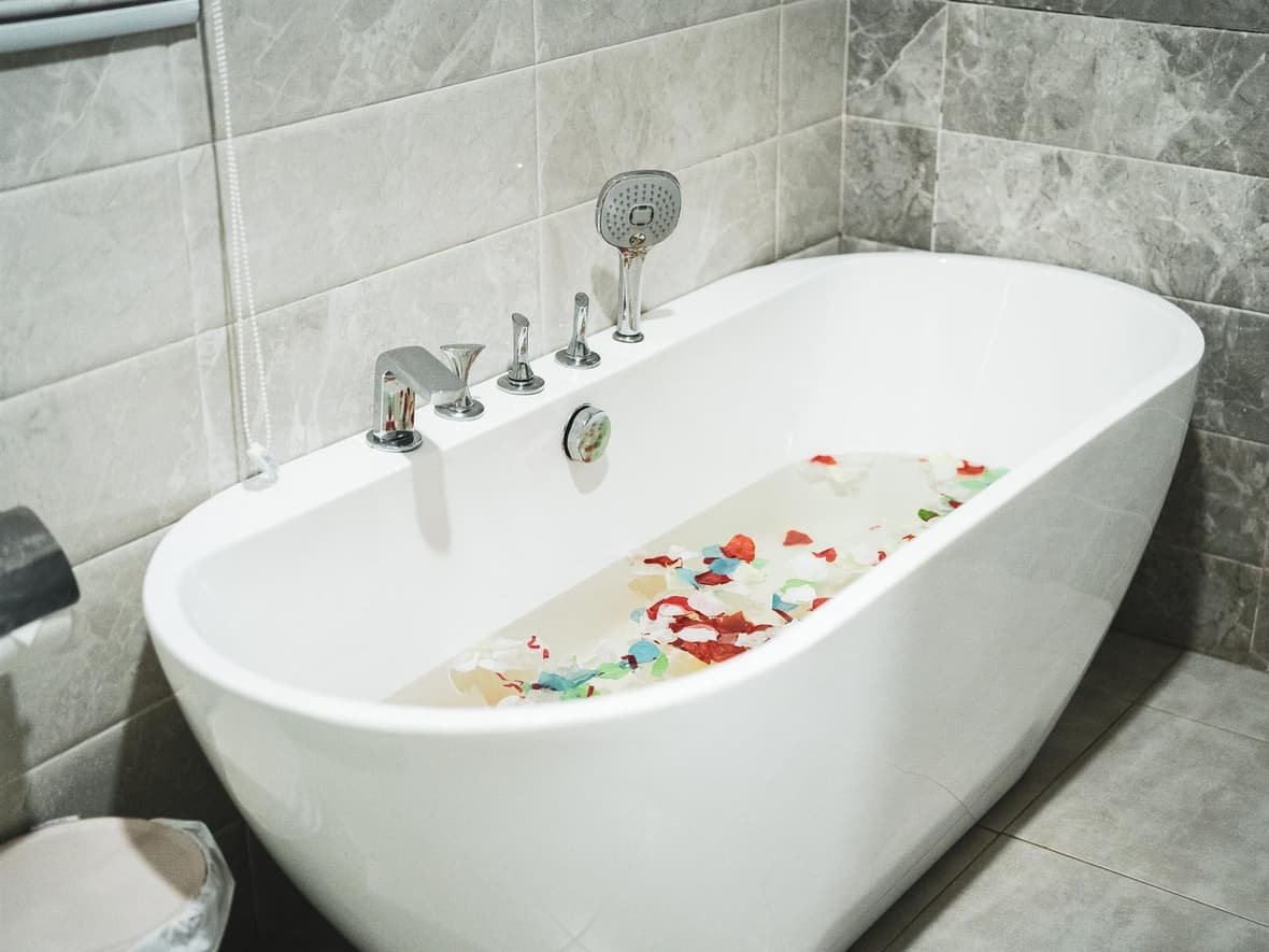 The jacuzzi in the Executive Beach View Chalet